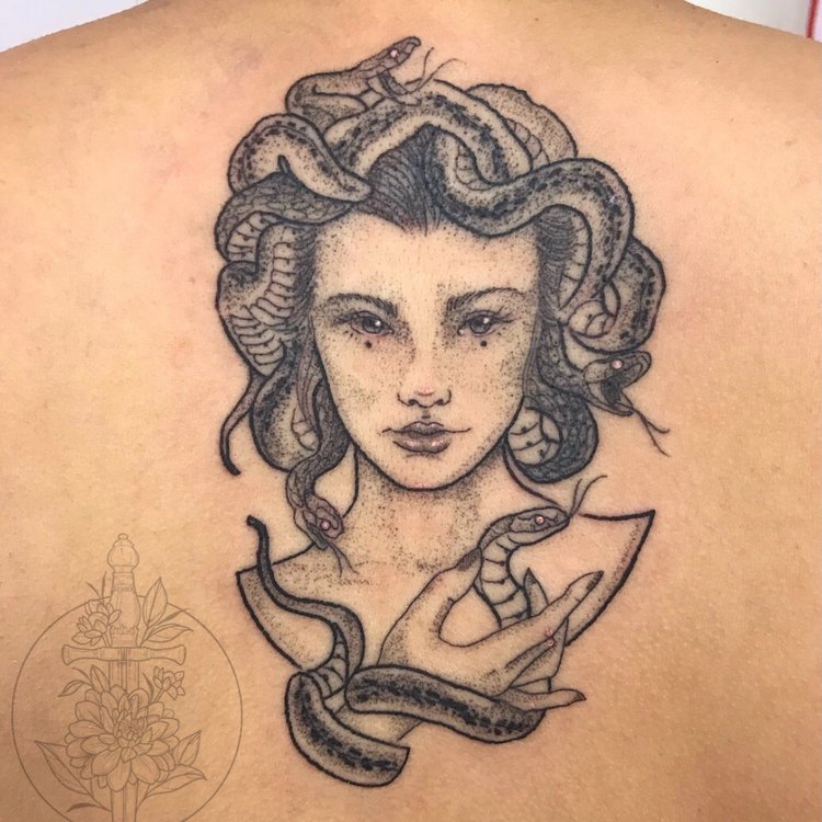 Tatuaje de Black Dalia Tattoos