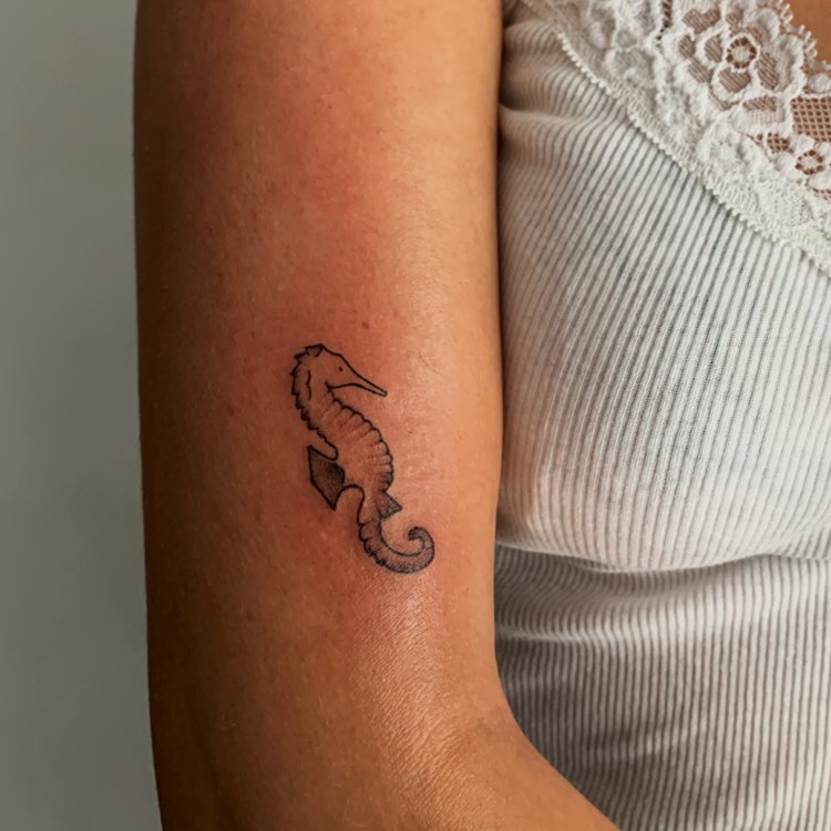 Tatuaje de ARIANA
