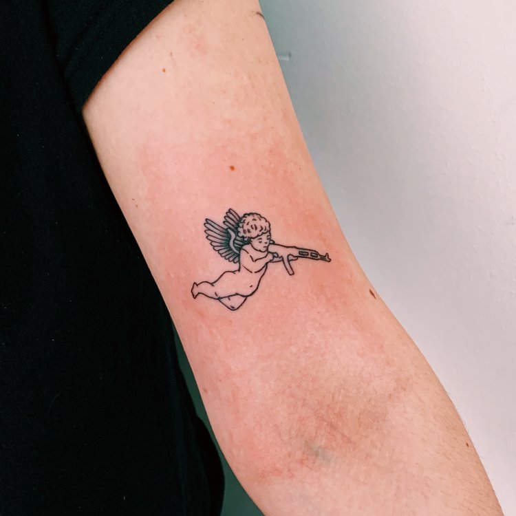 Tatuaje de ARIANA