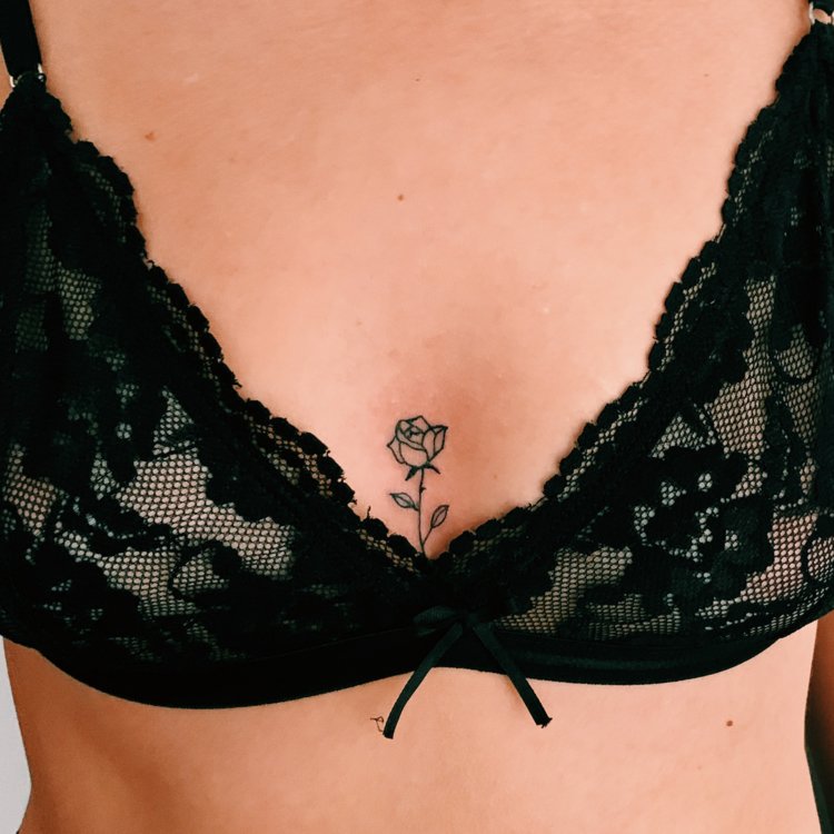 Tatuaje de ARIANA