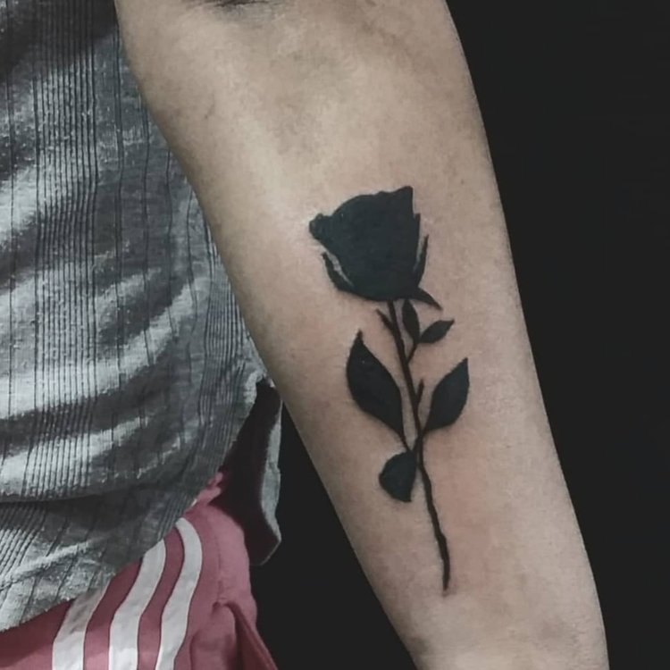 Tatuaje de Amina Fassi