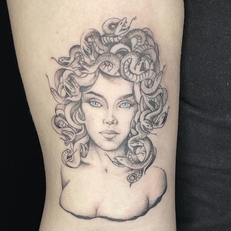 Tatuaje de Emily Lazarte Tattoo