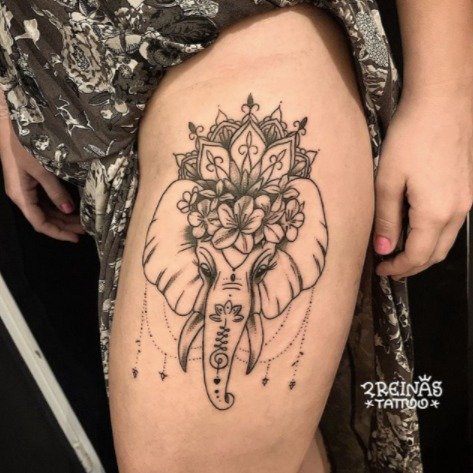 Tatuaje de Dos Reinas Tattoo