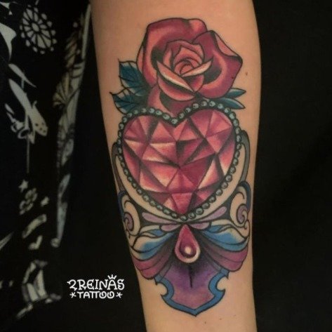 Tatuaje de Dos Reinas Tattoo