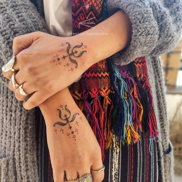 Tatuaje de Fede Solar Handpoke