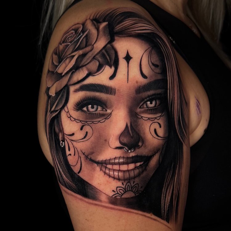 Tatuaje de Ali Lionhouse