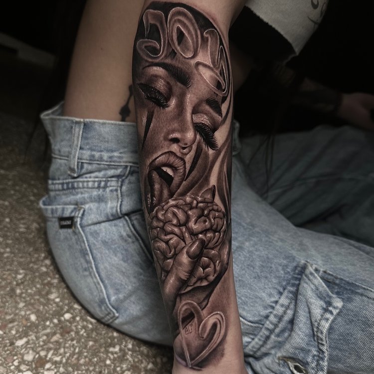 Tatuaje de Ali Lionhouse