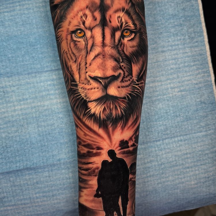 Tatuaje de Ali Lionhouse