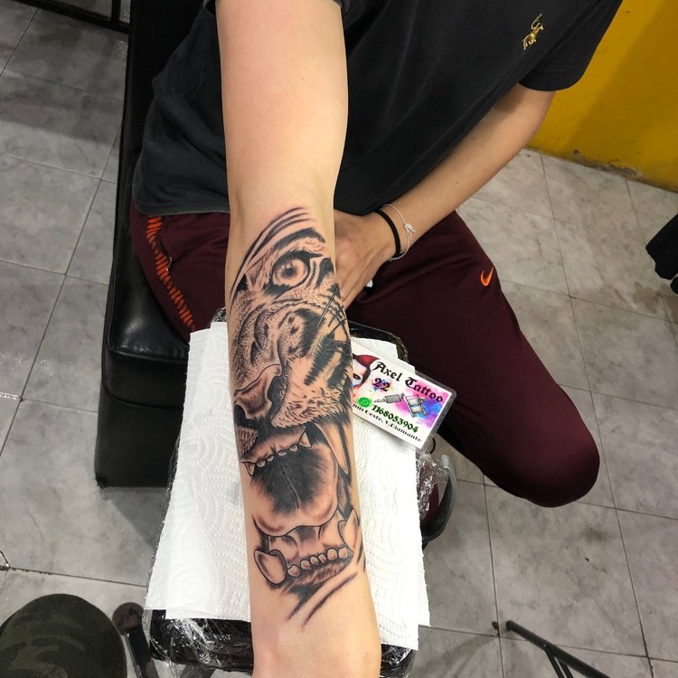 Tatuaje de Axel Tattoo