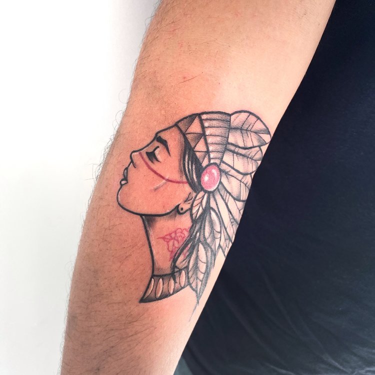 Tatuaje de Niña Cristal Ink
