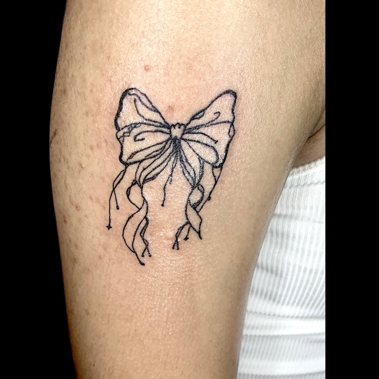 Tatuaje de Bel Tattoo Studio