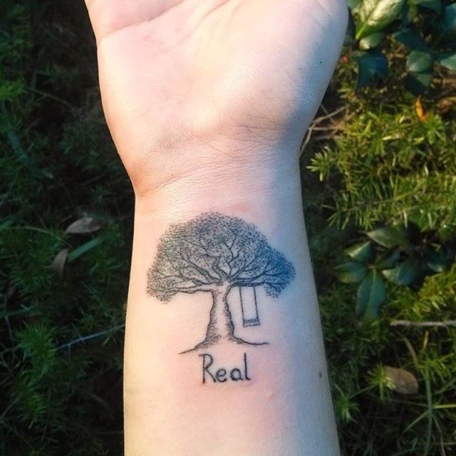 Tatuaje de Aima Hand Pöked
