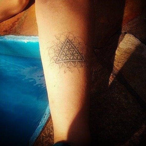 Tatuaje de Aima Hand Pöked
