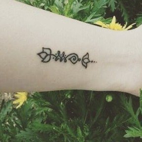 Tatuaje de Aima Hand Pöked