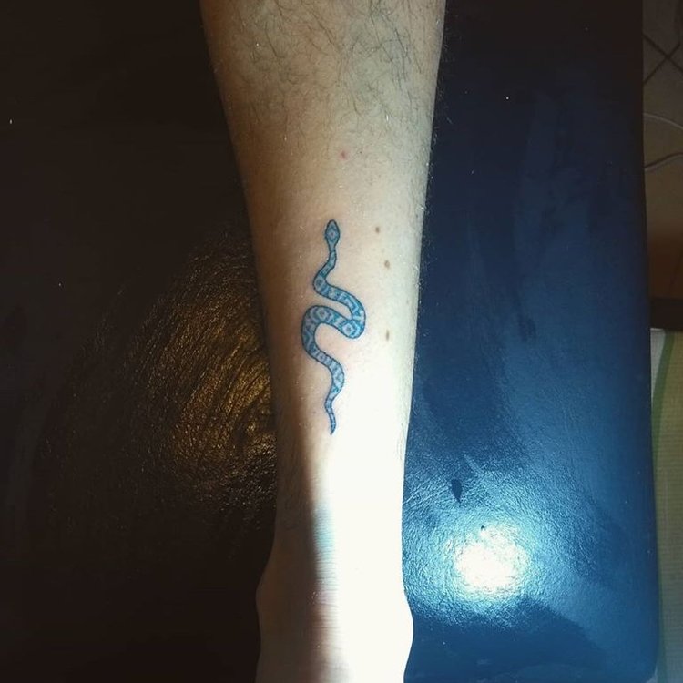Tatuaje de Aima Hand Pöked