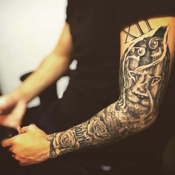 Tatuaje de HACHE TATTOO