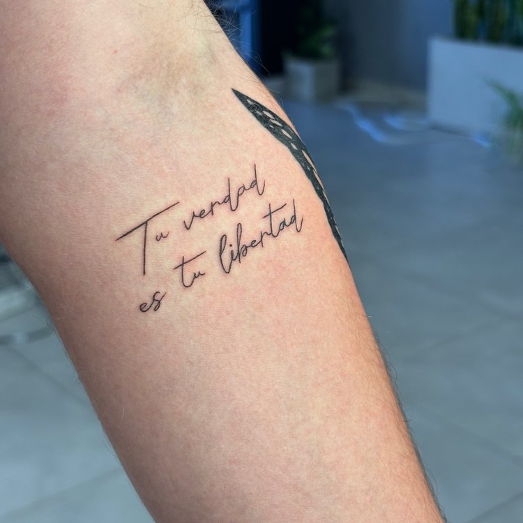 Tatuaje de Bad Ideas Social Clib