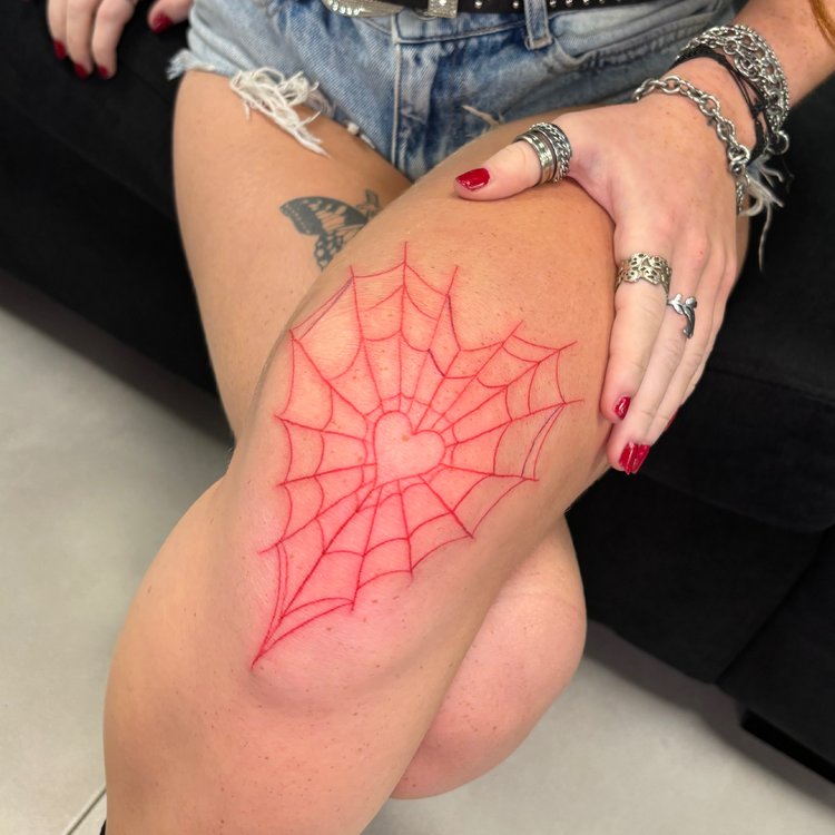 Tatuaje de Bad Ideas Social Clib