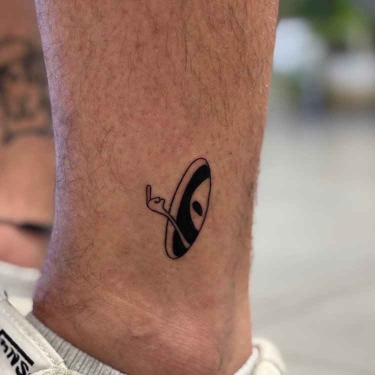 Tatuaje de Bad Ideas Social Clib