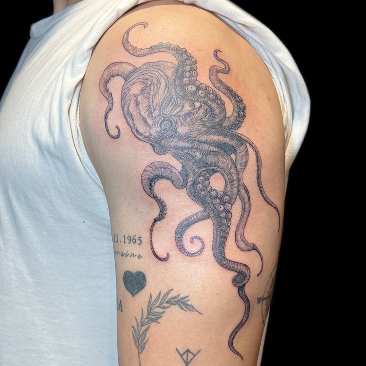 Tatuaje de Tupac Tattoo Estudio