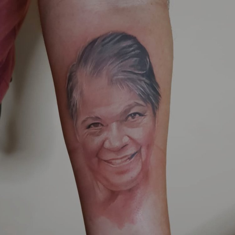 Tatuaje de NEO TOKYO TATTOO