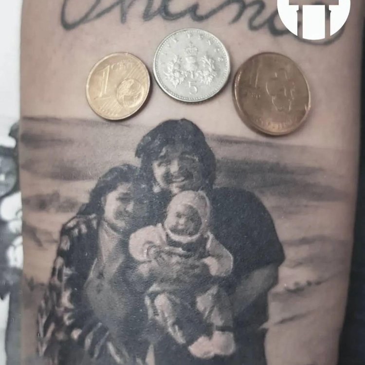 Tatuaje de NEO TOKYO TATTOO