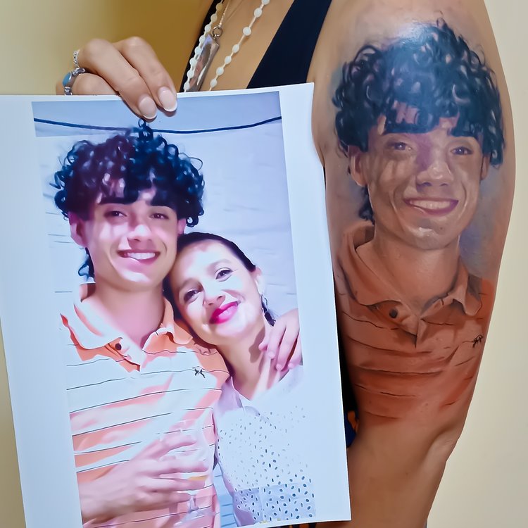 Tatuaje de NEO TOKYO TATTOO