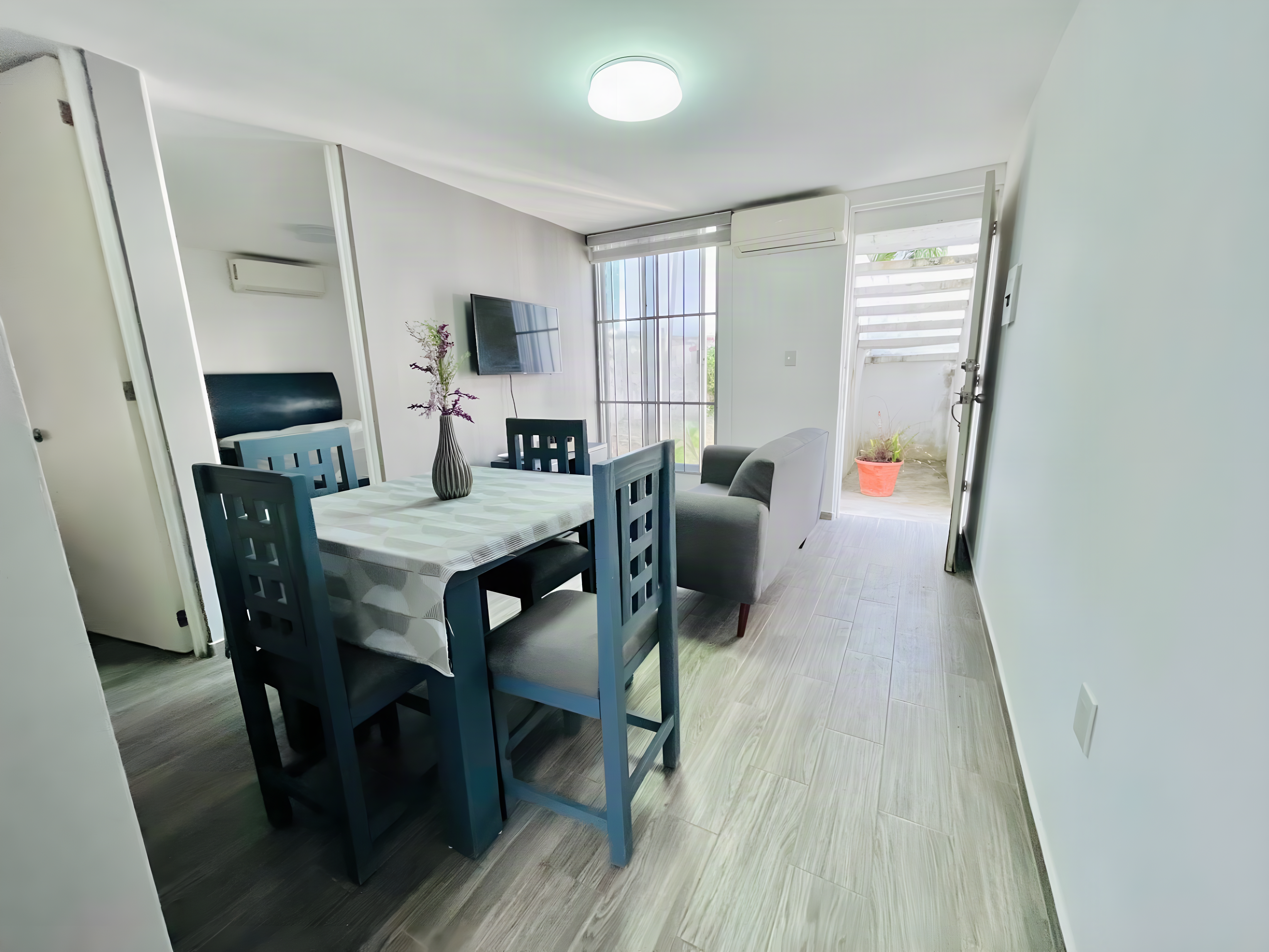 Departamento en Villas Tropicana | Alberca imagen 3