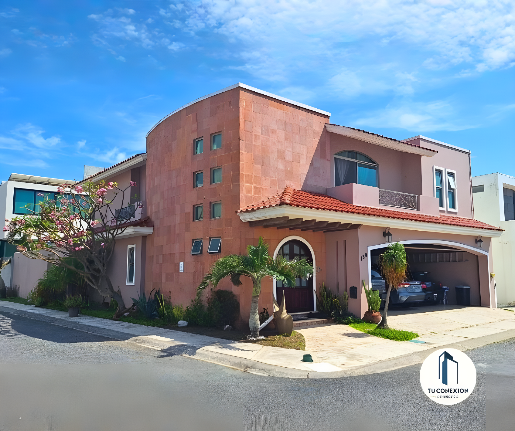 Casa en Lomas del Sol | Casa en esquina con alberca y 3 estacionamientos