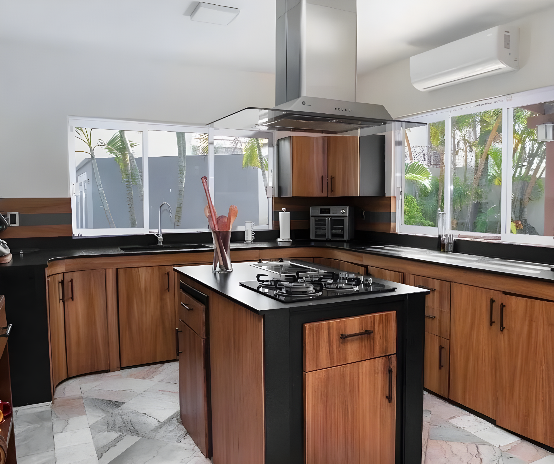 Casa en Graciano Sánchez Romo | Alberca privada con chapoteadero y jacuzzi en habitación principal imagen 2