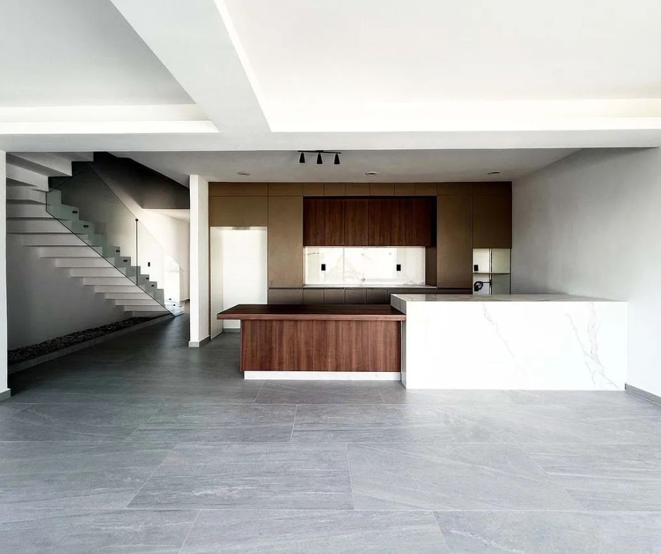 Casa en Punto Lomas Residencial | Casa de 2 plantas con jardín trasero y balcones imagen 2