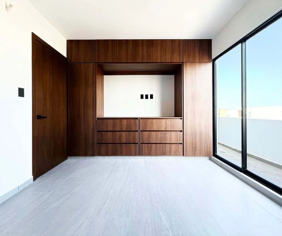Casa en Punto Lomas Residencial | Casa de 2 plantas con jardín trasero y balcones imagen 4