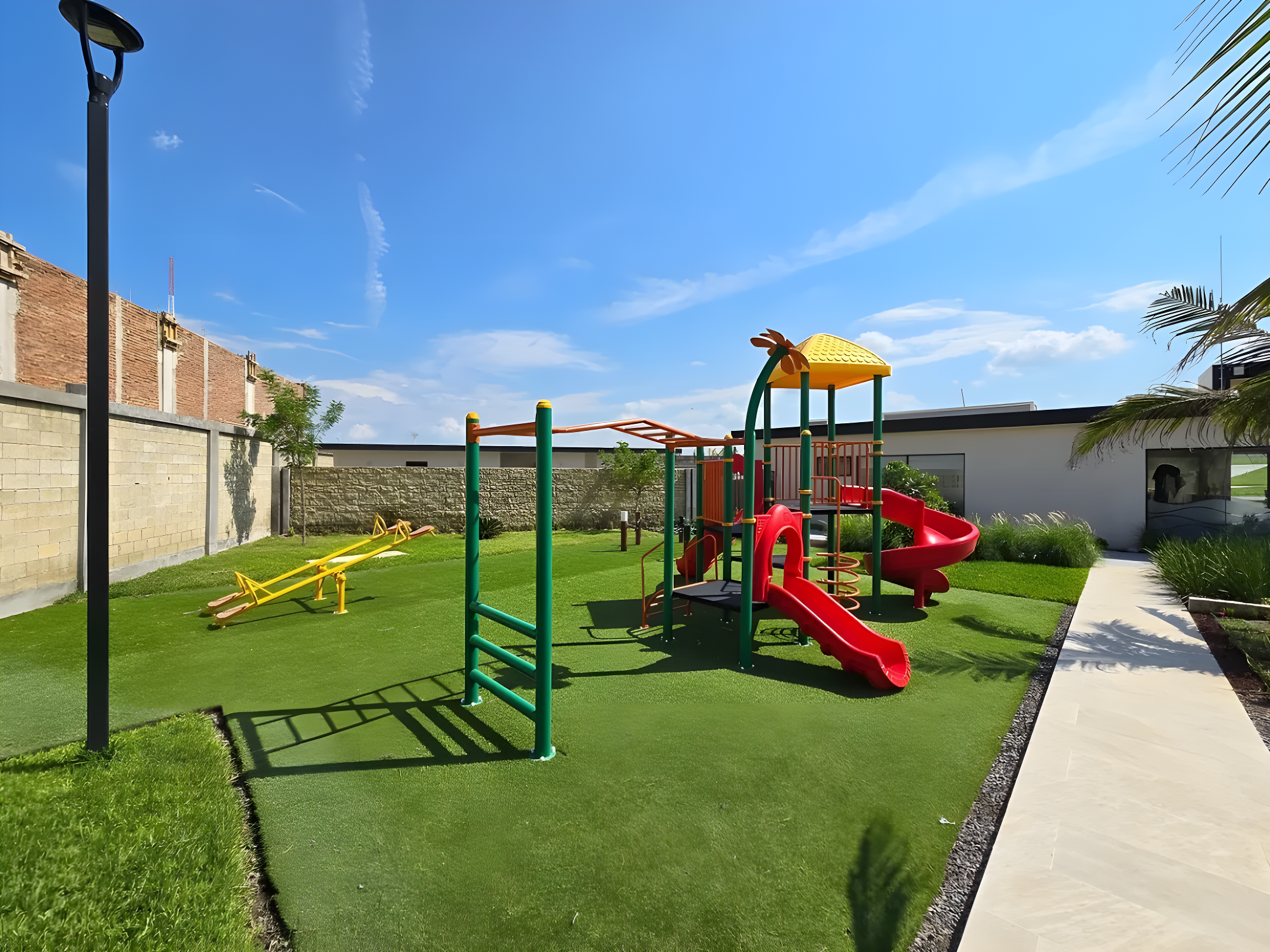 Casa en Punto Lomas Residencial | Jardín interior con alberca privada imagen 5