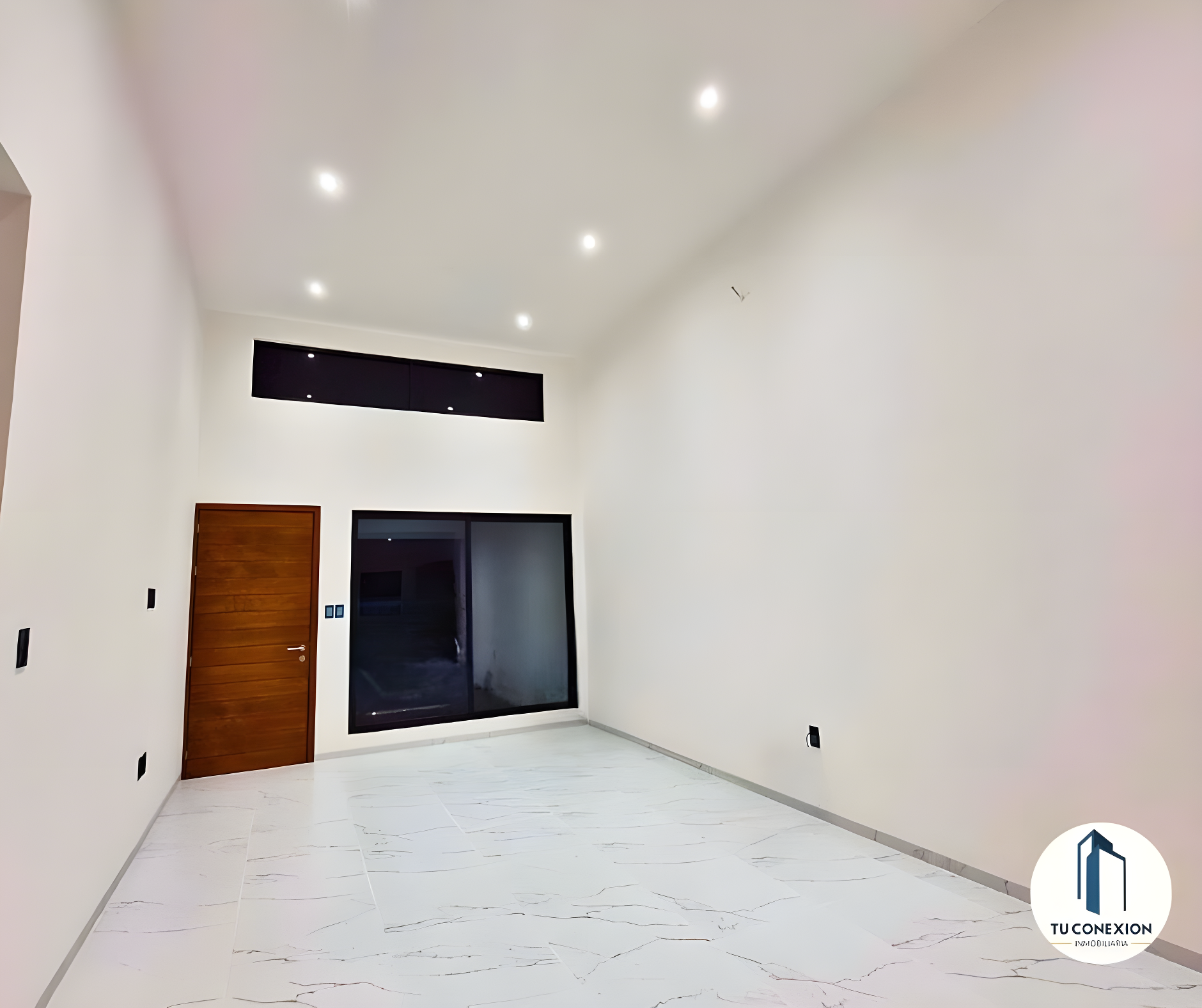 Casa en Lomas de La Rioja | Casa de 1 nivel con cocina con isla y garage semitechado para 2 autos imagen 3