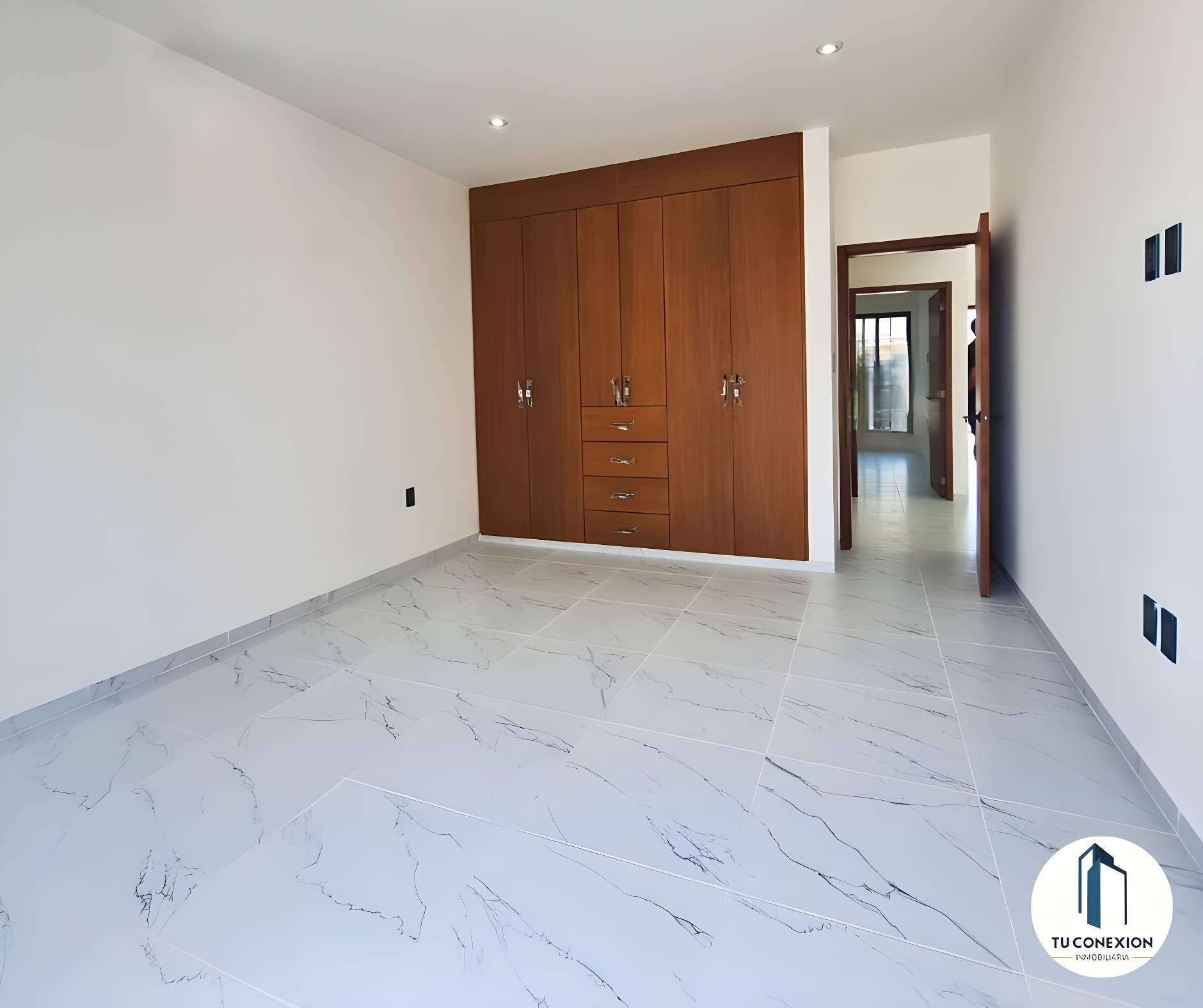 Casa en Lomas de La Rioja | Casa de 1 nivel con cocina con isla y garage semitechado para 2 autos imagen 4