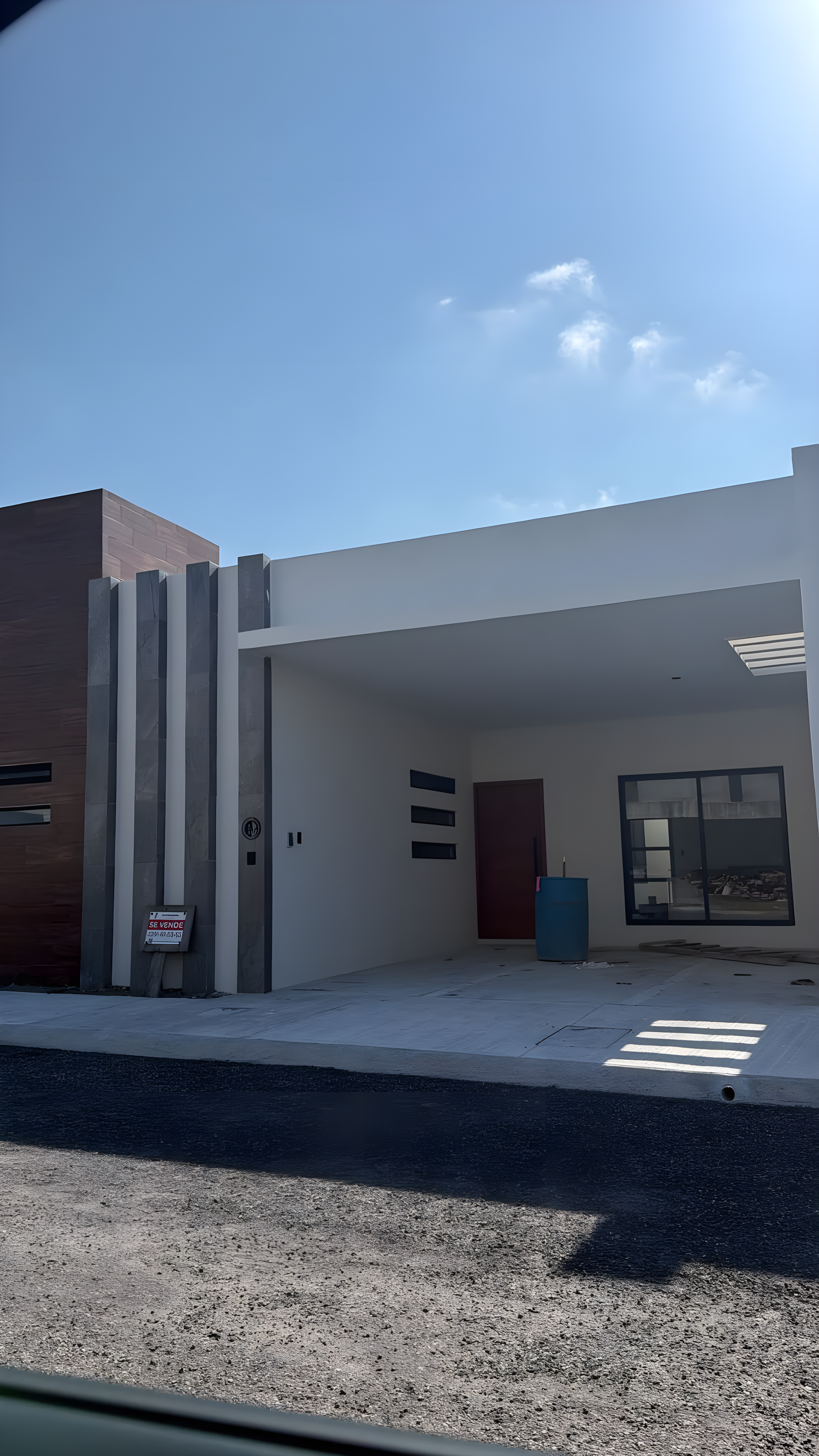 Casa en Residencial Lomas de la Rioja | Casa de una planta con garage techado para dos autos