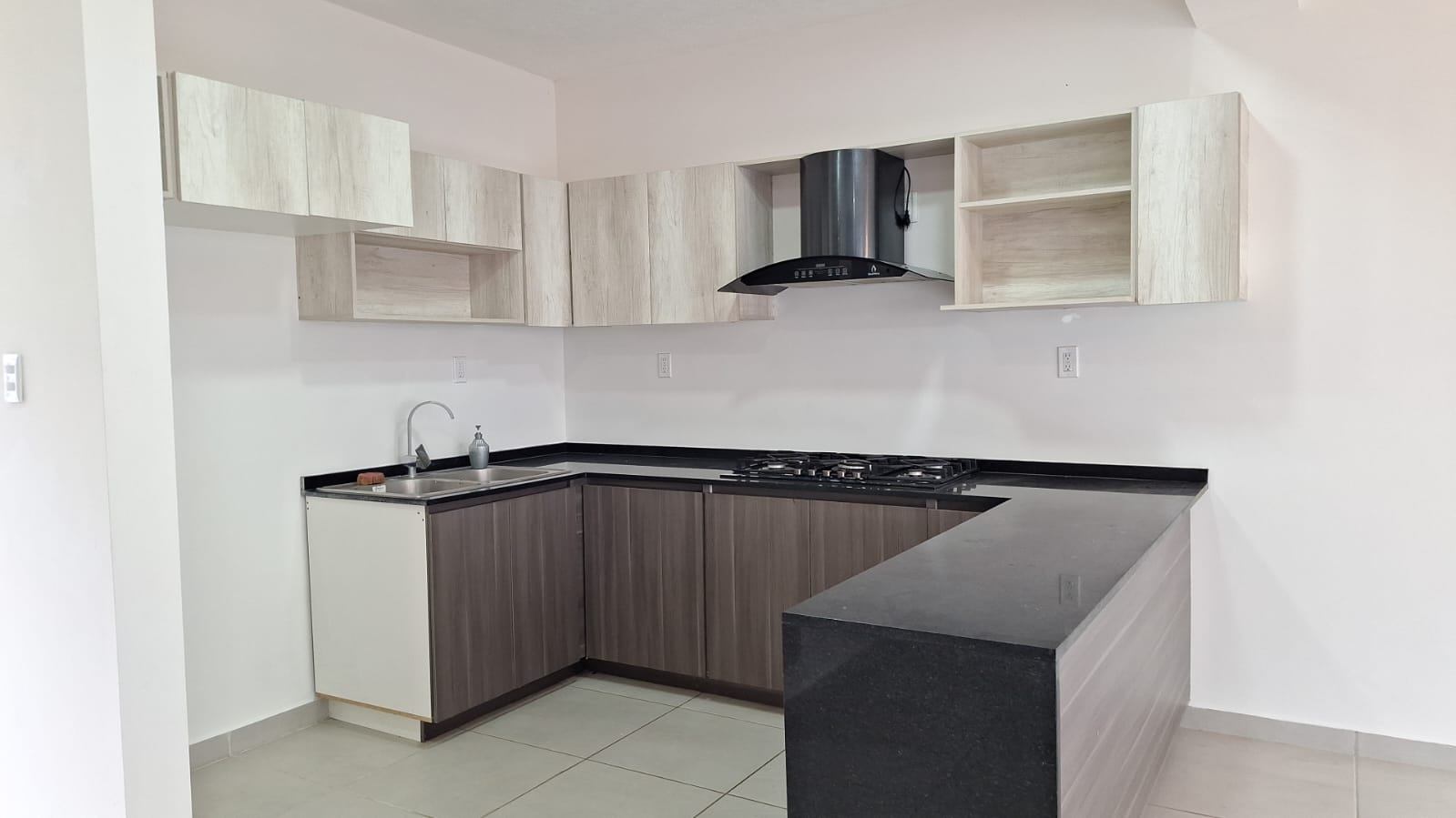 Casa en Cumbres Residencial | Totalmente climatizada y equipada con persianas imagen 2
