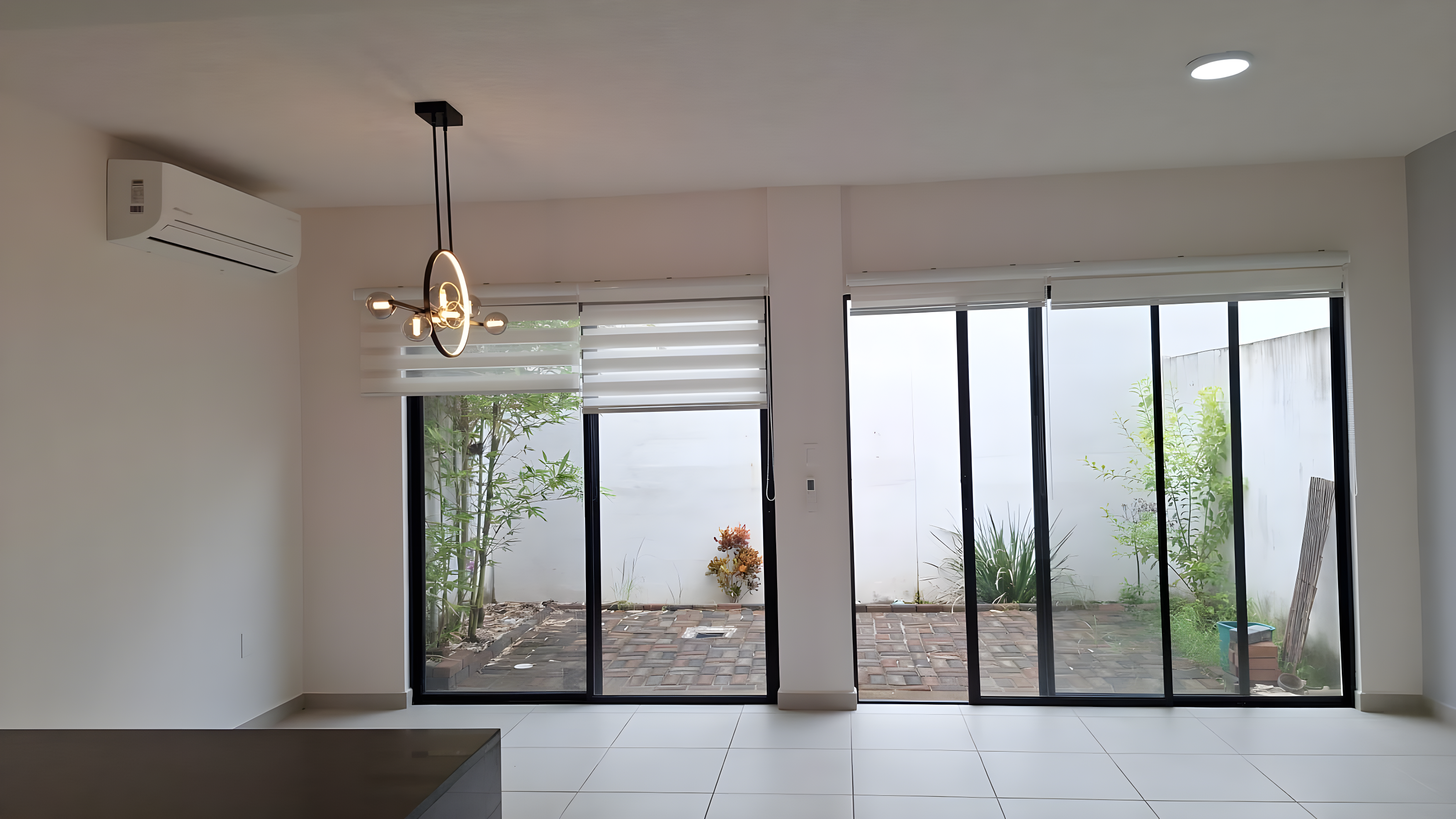 Casa en Cumbres Residencial | Totalmente climatizada y equipada con persianas imagen 3