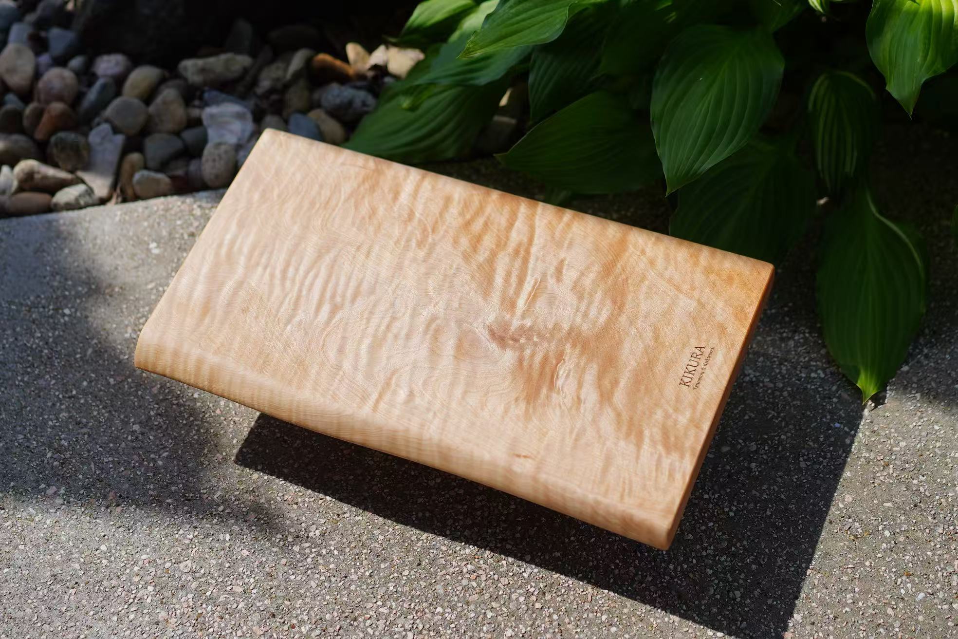 栃の木の一枚板カッティングボード オイル仕上げ(kikura刻印入り)【受注生産】 - きくらの作品画像