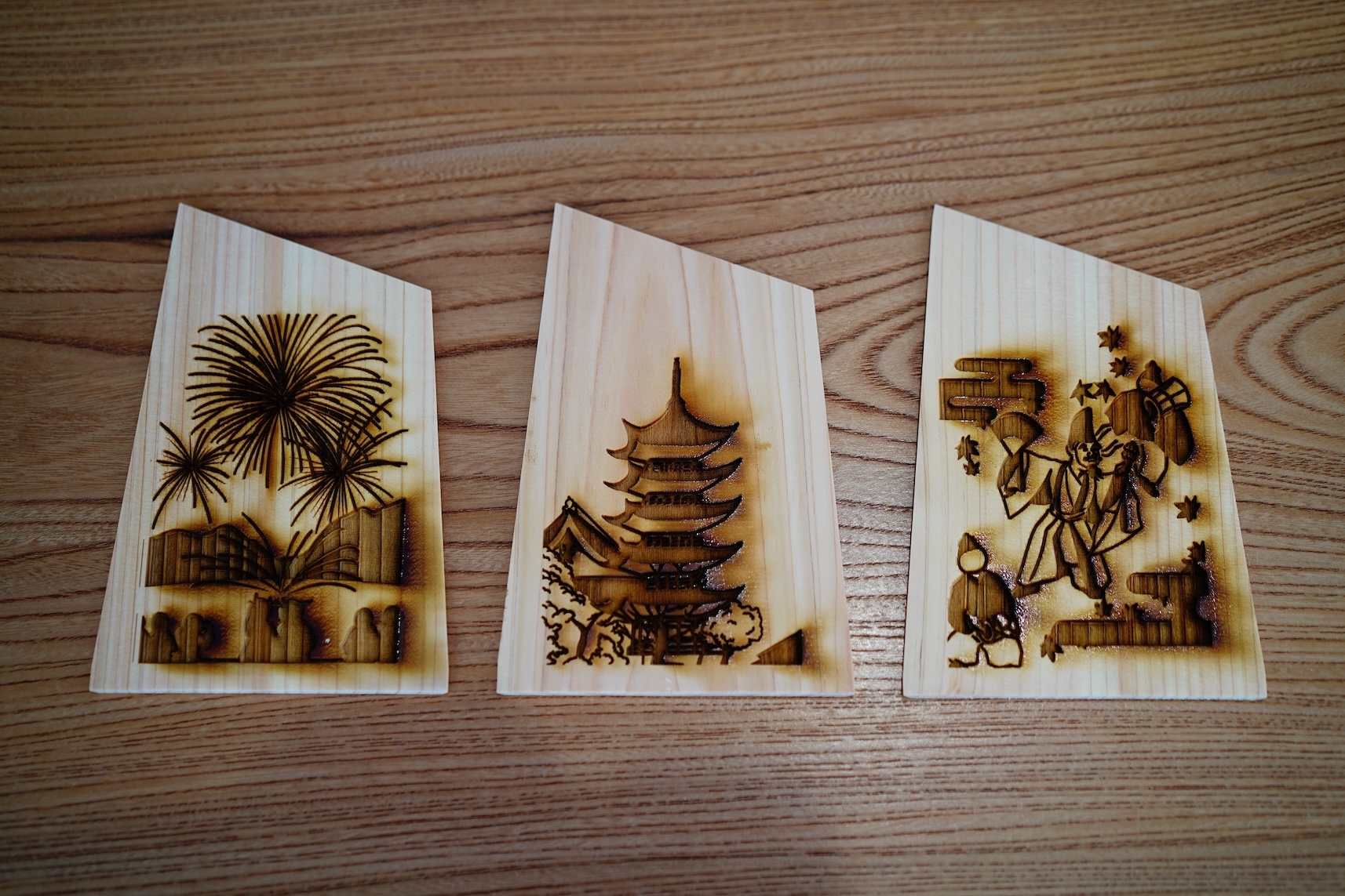 ヒノキのランプシェード「追憶の栞」宮島の情景が浮かぶ和モダン照明の作品画像