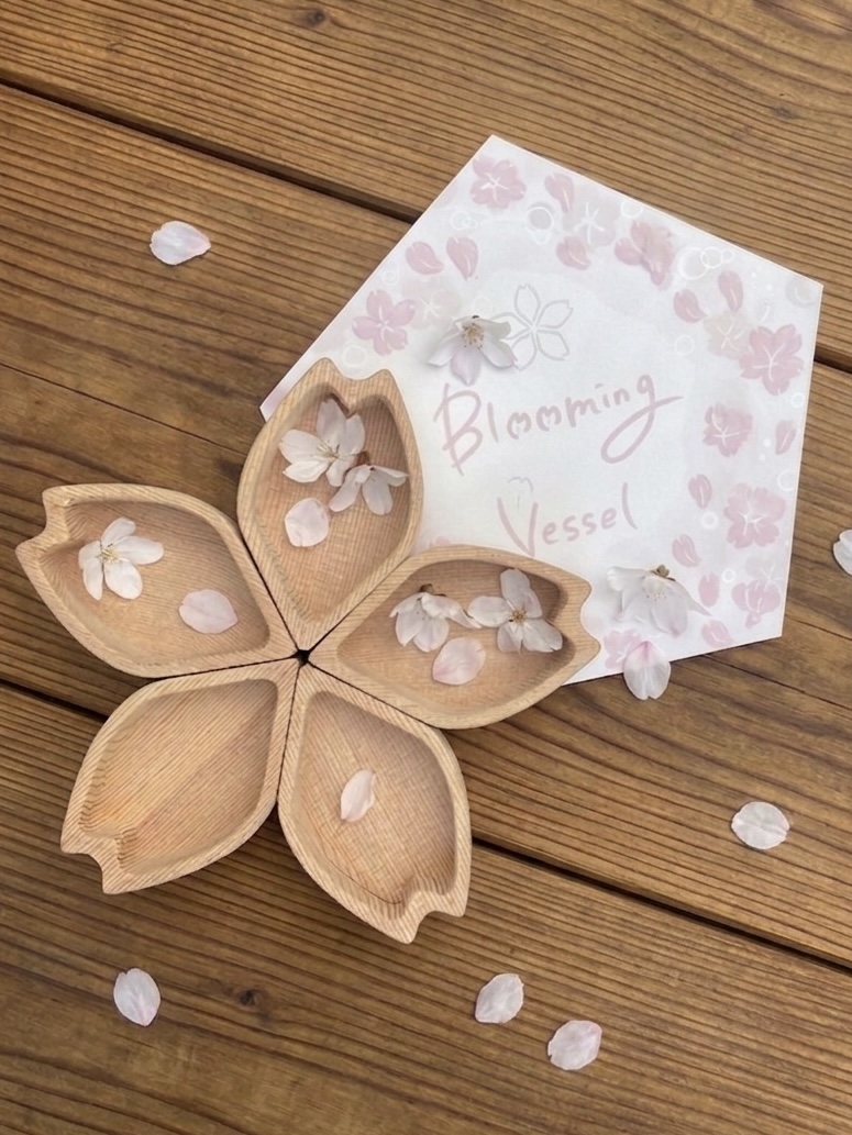 磁石でつながる桜の小物入れ「花咲く器」木製アクセサリートレイ - きくらの作品画像