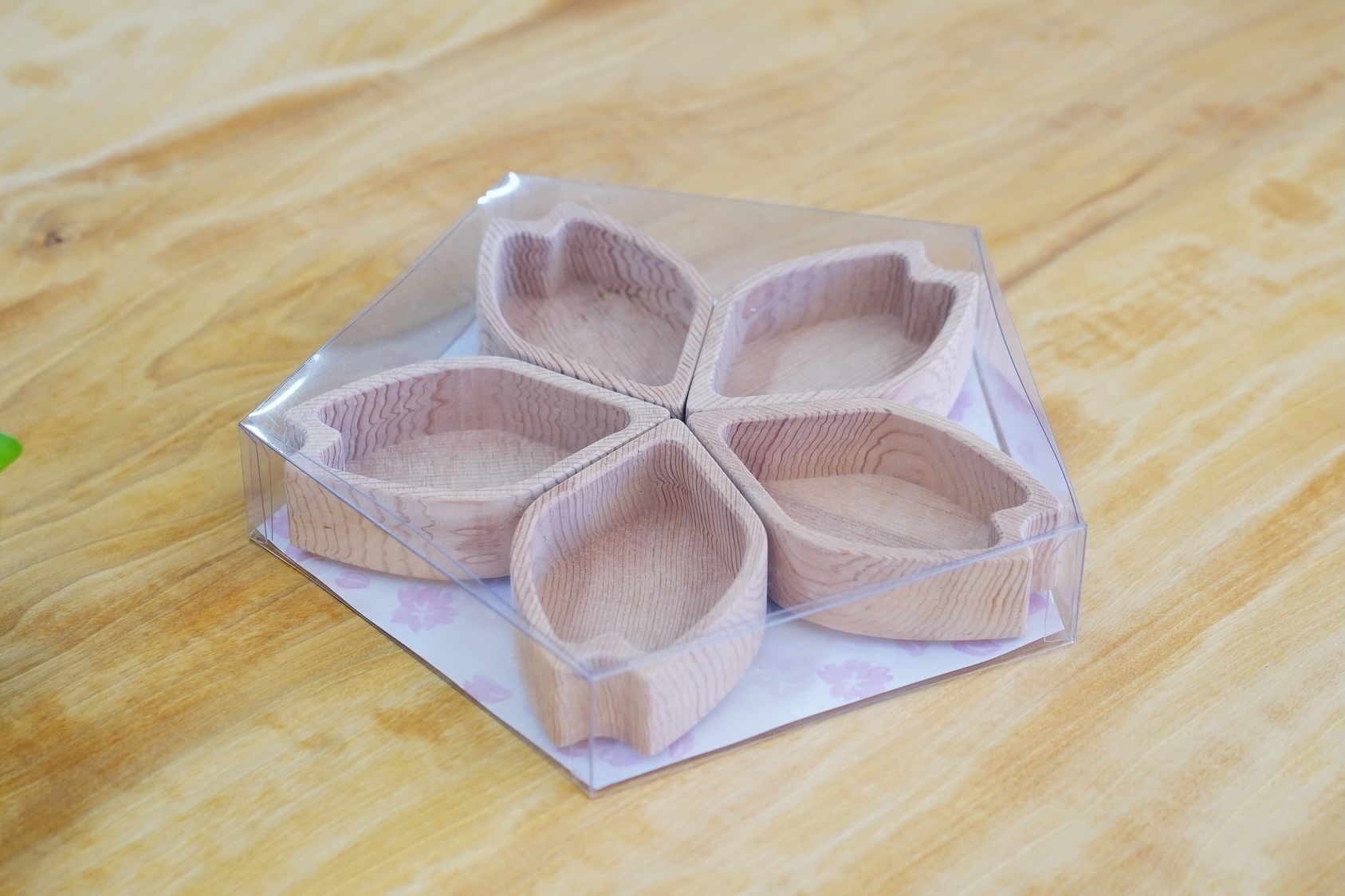 磁石でつながる桜の小物入れ「花咲く器」木製アクセサリートレイの作品画像