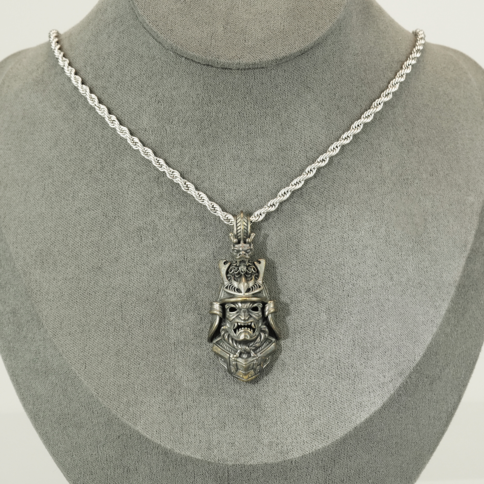 武神面ペンダントネックレス 兜・お面モチーフ 銅製（編み込みチェーン）【即納品】の作品画像