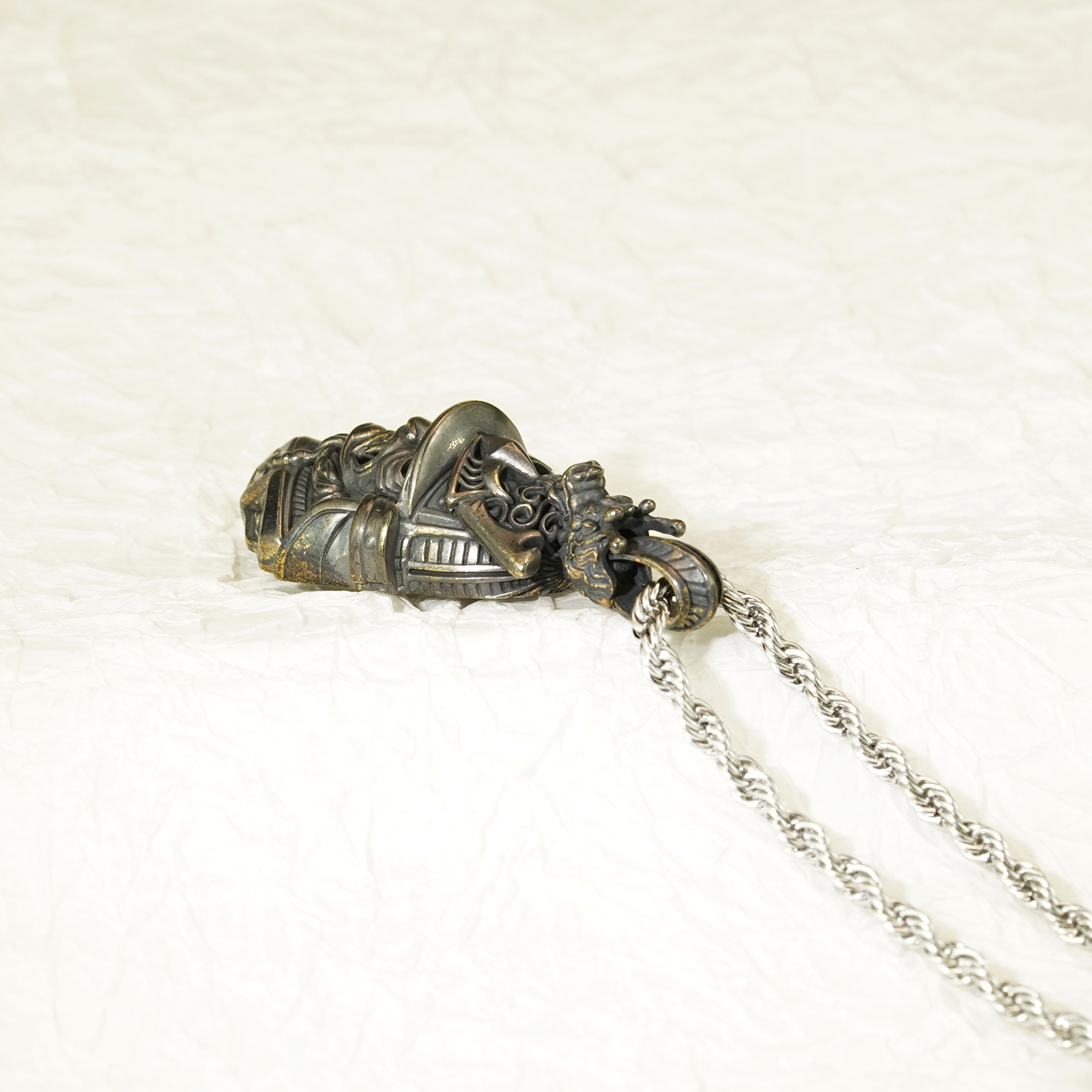 武神面ペンダントネックレス 兜・お面モチーフ 銅製（編み込みチェーン）【即納品】の作品画像