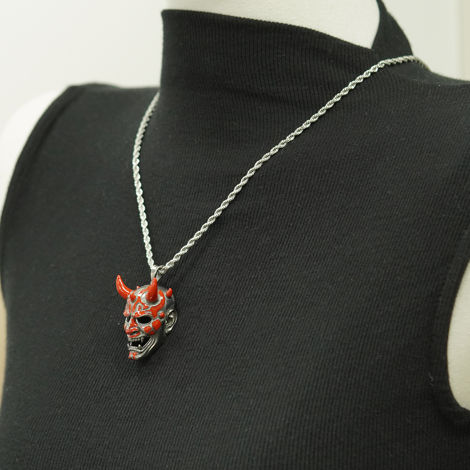 鬼面ペンダント ネックレス｜真鍮×赤エナメル チェーン付き(約50cm)の作品画像