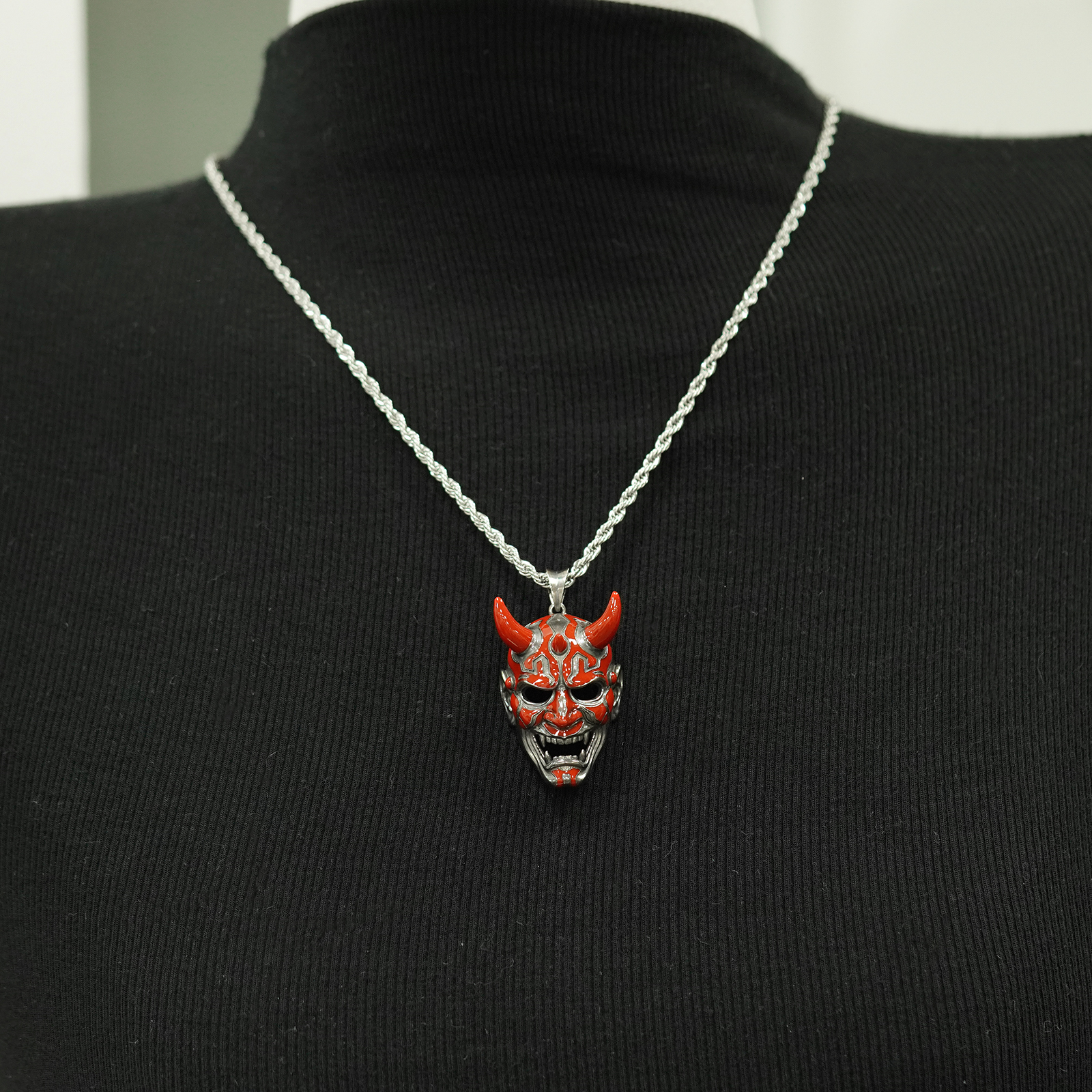 鬼面ペンダント ネックレス｜真鍮×赤エナメル チェーン付き(約50cm)の作品画像