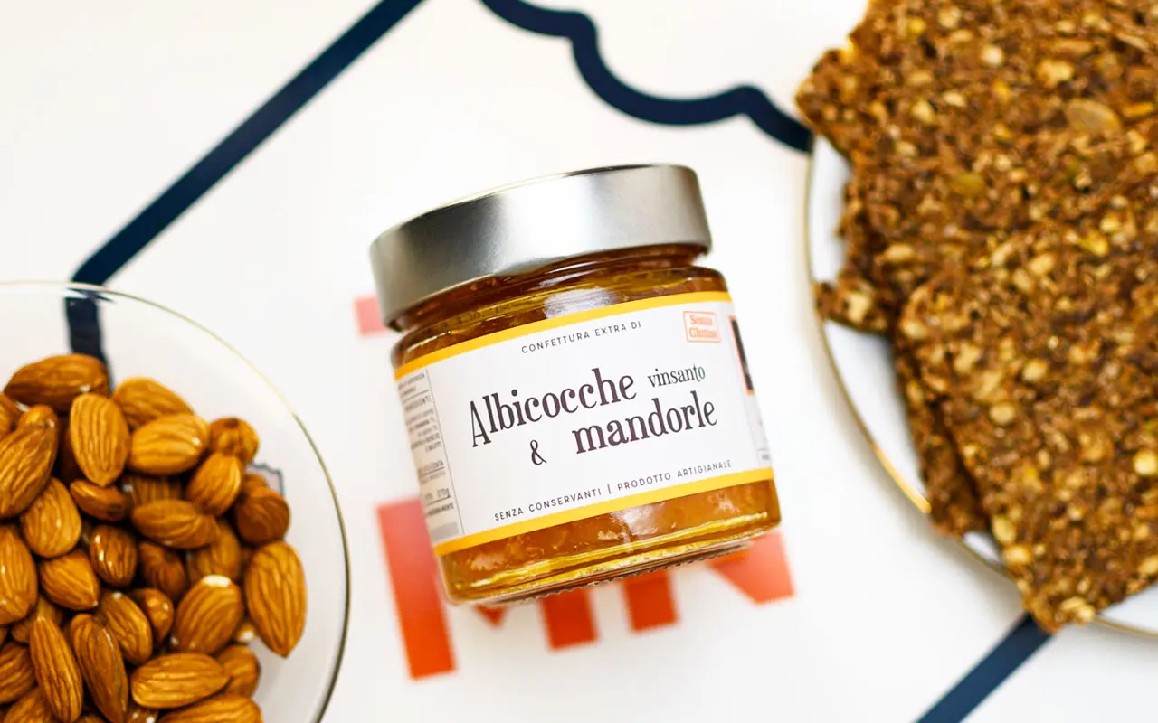 Confiture extra d'abricots, de vin santo et d'amandes - Alessio Brusadin, pack 270 grammes