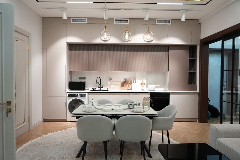 Mirabad Avenue 2 room apartment - Photo 3