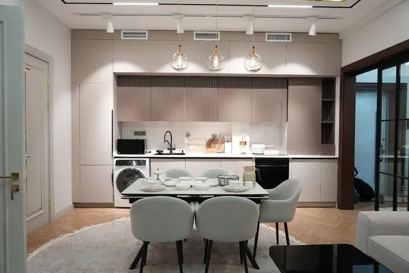 Mirabad Avenue 2 room apartment - Photo 3