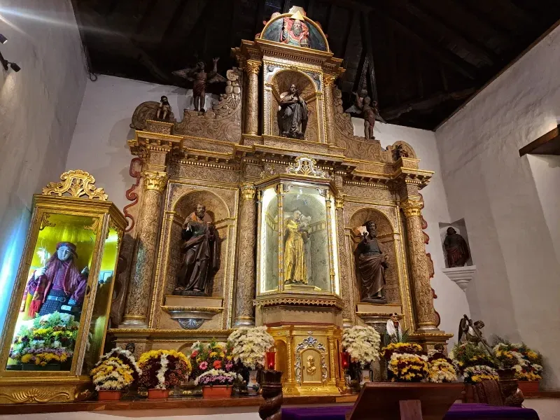 IGLESIA CATÓLICA SAN ANTONIO PALOPÓ